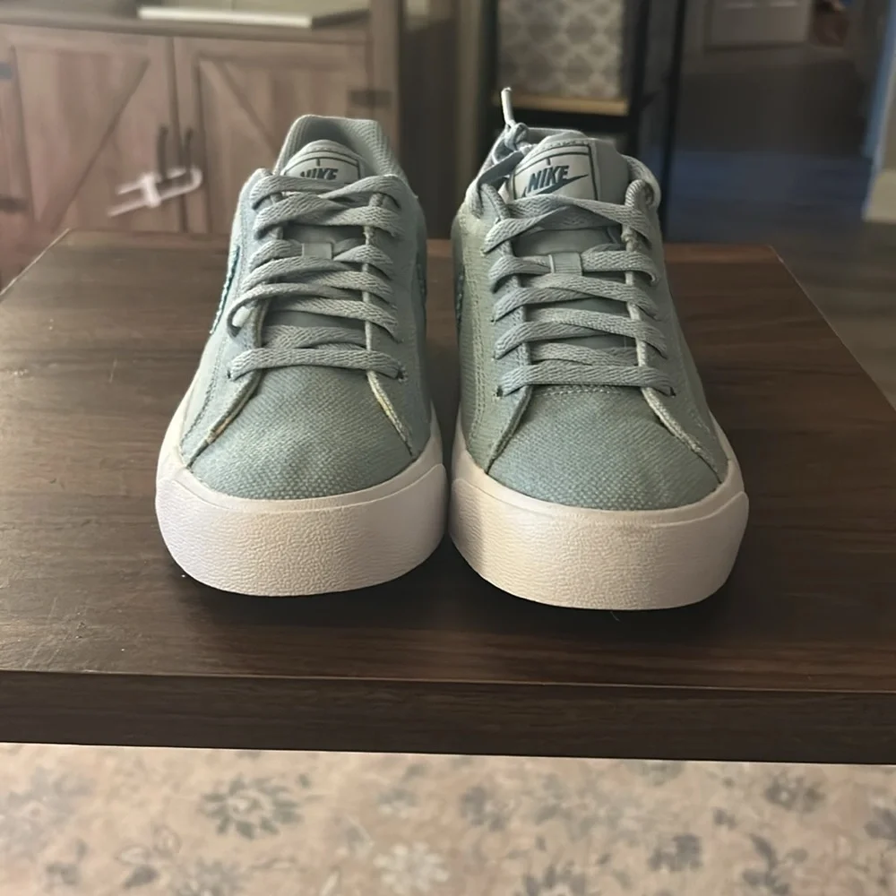 Women's Nike Sneakers - Picture 4 of 10